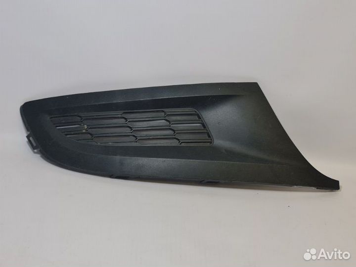 Решетка в бампер накладка птф правая Volkswagen