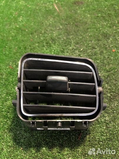 Дефлектор воздушный левый Renault Logan Stepway