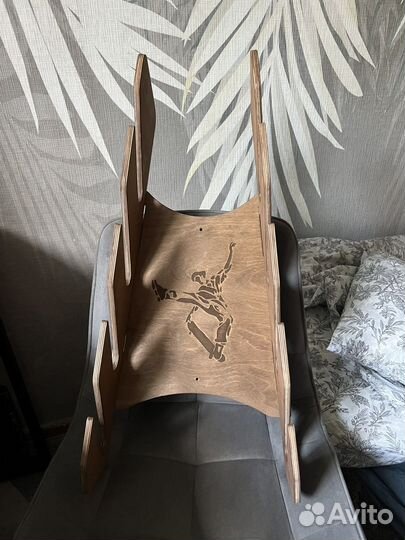 Держатель на стену для сноуборда/ скейта