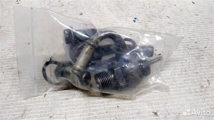 Штуцер насоса вакуумного Toyota Hiace H100 93-96г