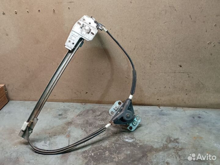 Стеклоподъёмник задний правый Volkswagen Passat B3