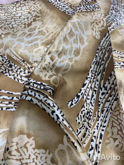 Отрез ткани атлас