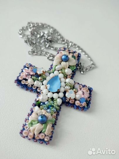 Колье с кулоном