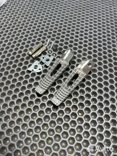 Подножки задние пассажира Suzuki GSX-R 600/750