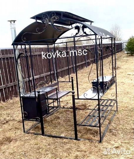 Мангал с крышей