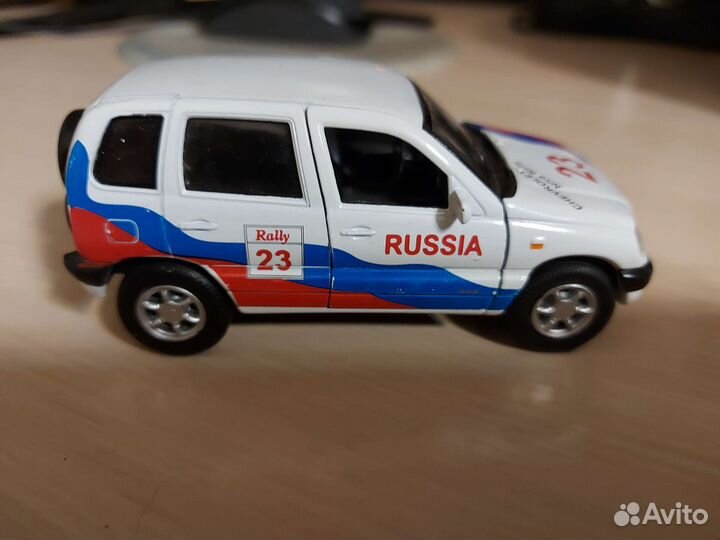 Модель Welly Chevrolet Niva 1:34-1:39