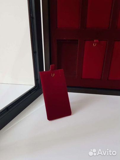 Витрина с планшетом для оформления коллекций