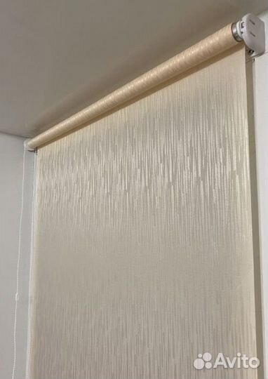 Рулонные шторы в коробе и с направляющими V5722