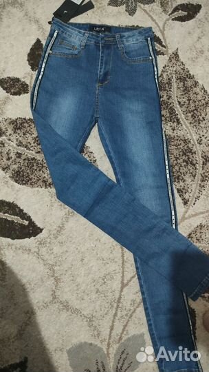 Джинсы новые
