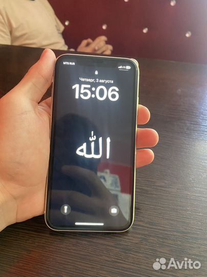 Телефон iPhone 11