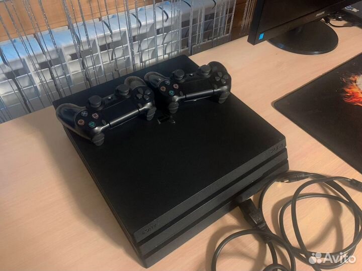 Playstation 4 pro 1 tb + годовая потписка и игры