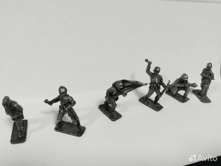 Металлические солдатики