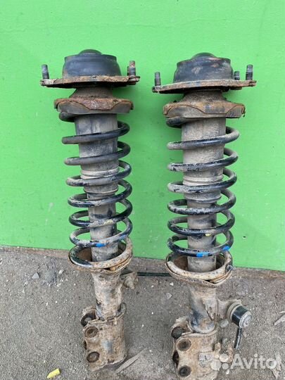 Стойки передние всборе киа рио1,кулаки,шруза