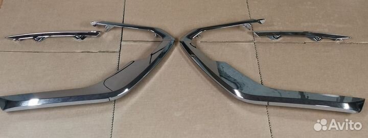 Молдинги переднего бампера Лада Веста NG