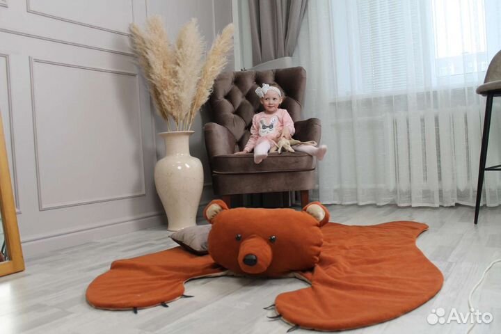 Шкура неубитого медведя,ковер,плед с подушкой