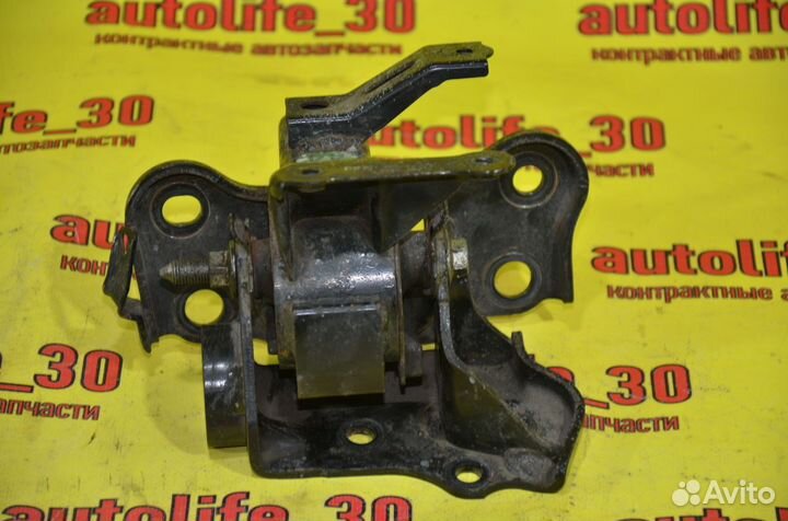 Опора МКПП Toyota Auris E150