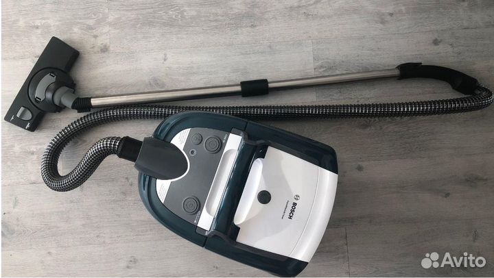 Моющий пылесос Bosch Serie 4 BWD41720