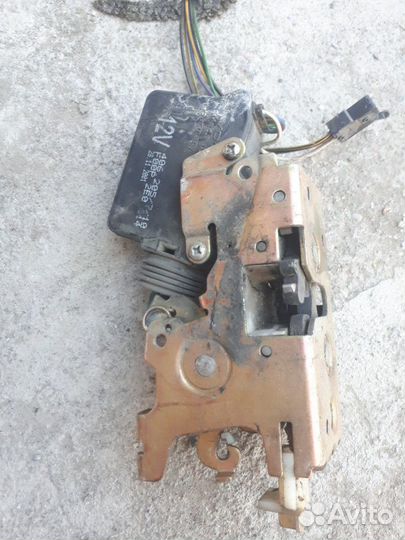 Замок двери водительской мерседес 638