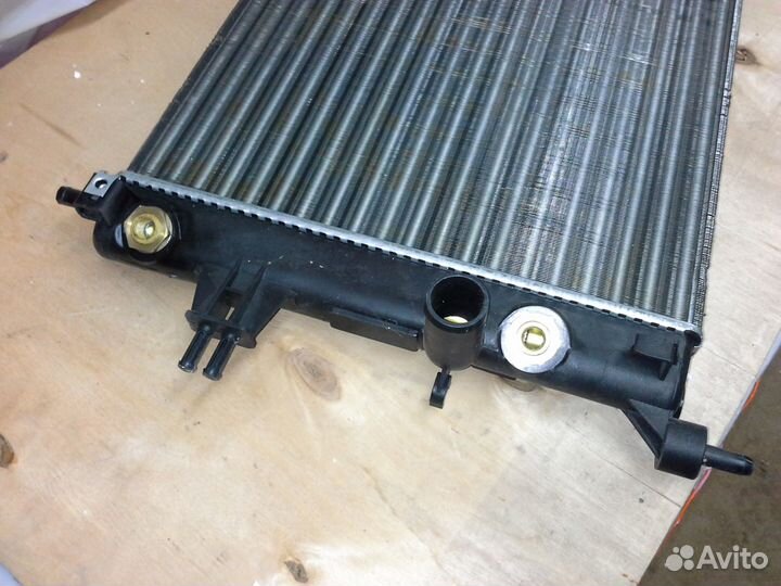 Радиатор охлаждения Opel Astra G АКПП