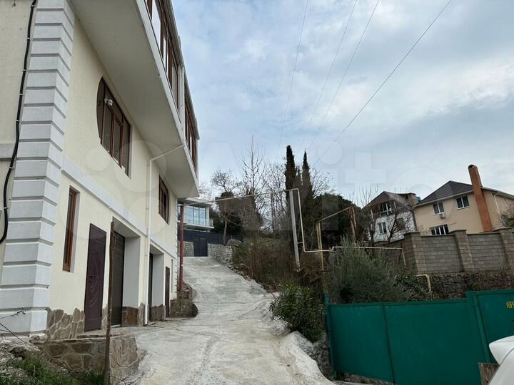 Коттедж 266 м² на участке 1 сот.