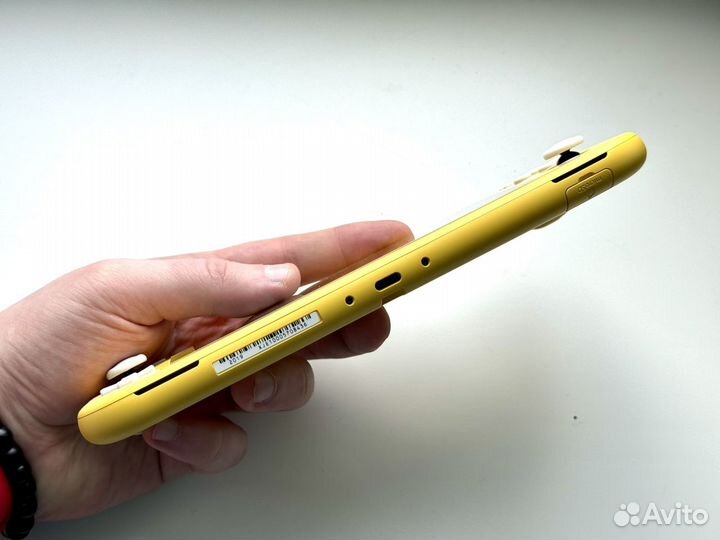 Nintendo Switch Lite Yellow