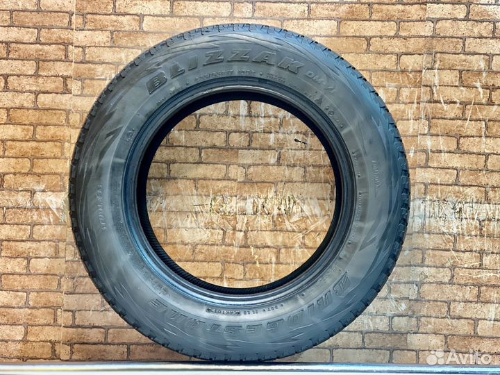 Bridgestone Blizzak DM-V1 235/65 R17 108R