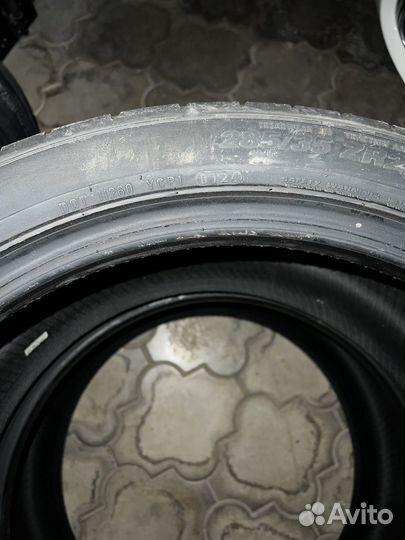 Kumho Ecsta PS91 255/40 R20 и 285/35 R20 104Y