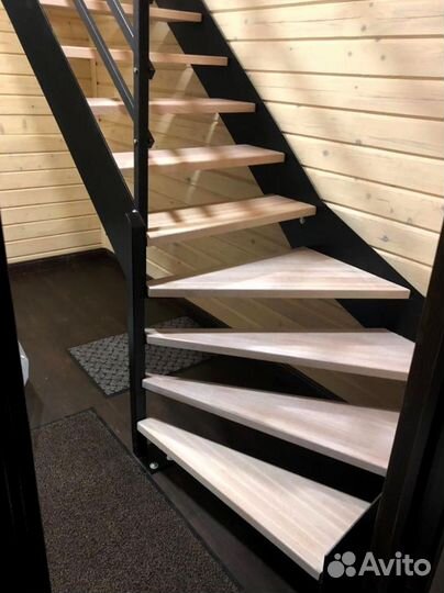 Лестница на металлокаркасе на заказ
