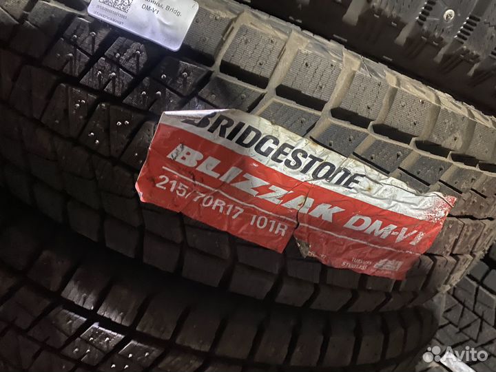 Bridgestone Blizzak DM-V1 215/70 R17