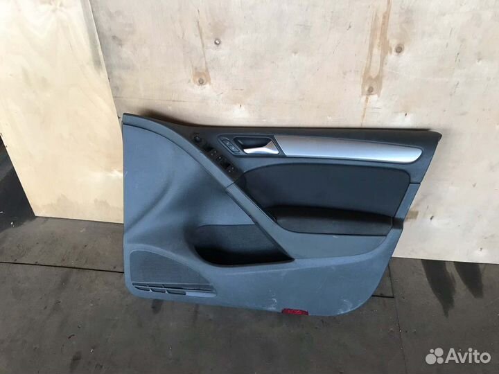 Обшивка двери прав. перед. Volkswagen Golf 6
