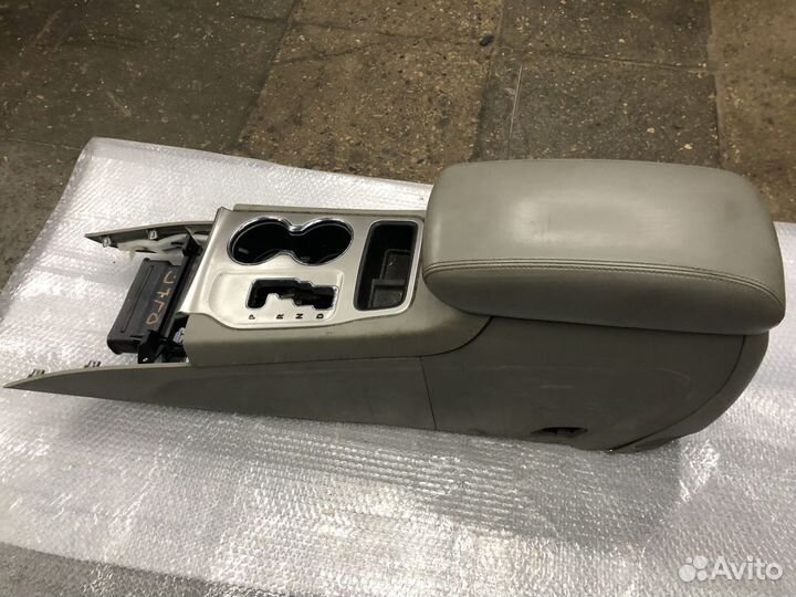 Подлокотник в сборе Jeep Grand Cherokee WK2