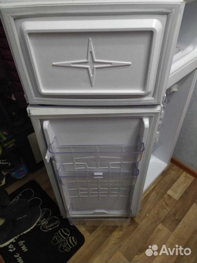 Холодильник Саратов Узкий. Двухкамерный