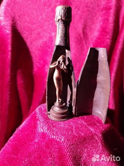 Бронзовая статуэтка