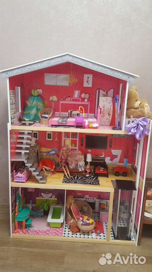 Кукольный домик с мебелью