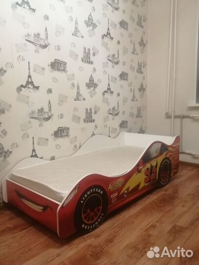 Детская кровать машинка с матрасом бу