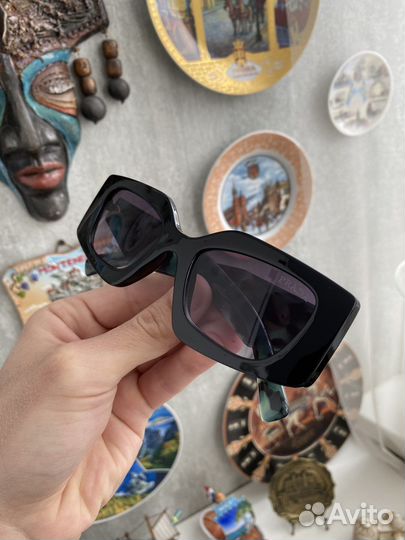 Солнцезащитные очки prada