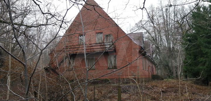 Дом 832,6 м² на участке 16,9 сот.