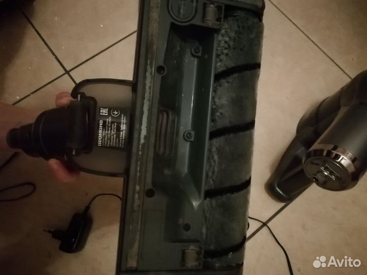 Пылесос Redmond RV-UR 374