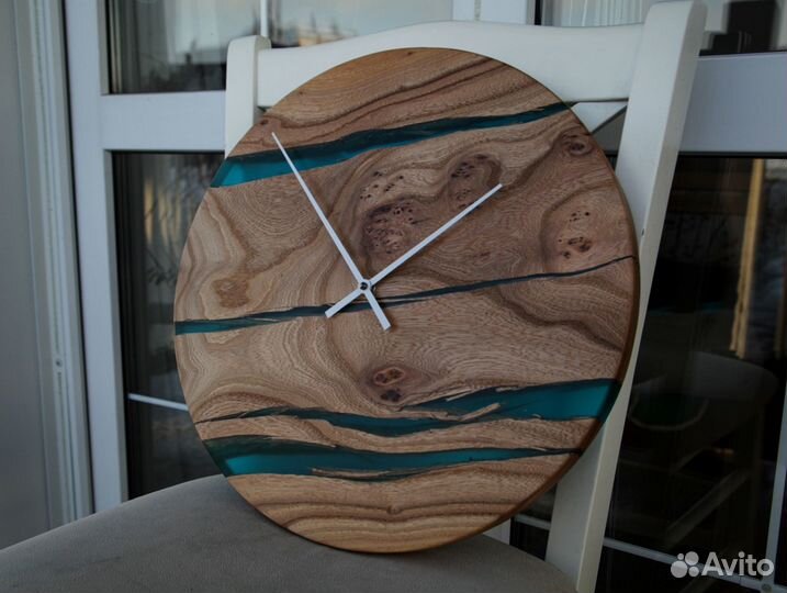 Стильные настенные часы из дерева