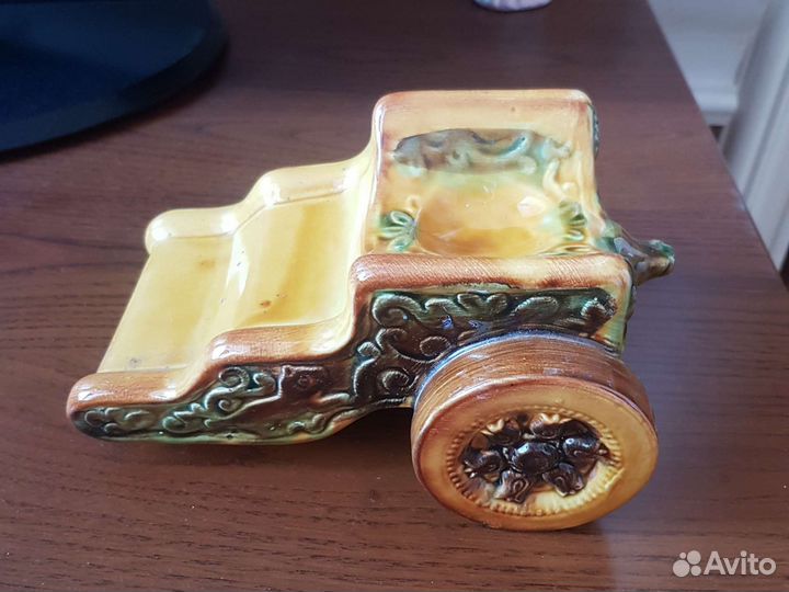 Фарфоровая статуэтка