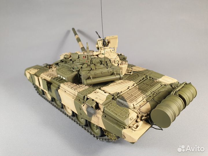 Танк Т-90 1/35 (собранный и окрашенный)
