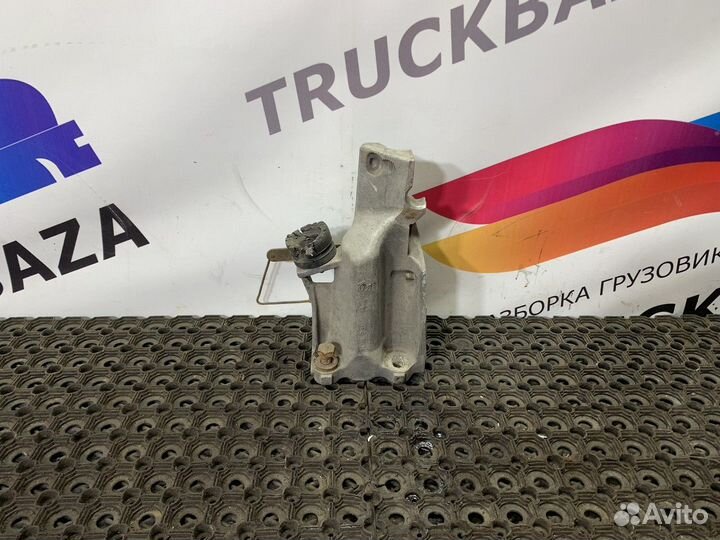 Кронштейн крепления торсиона левый