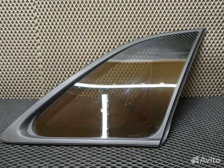 Стекло кузовное глухое правое Kia Sorento 2 XM