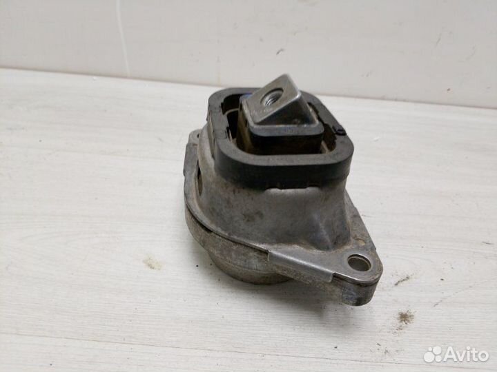 Опора двигателя левая Land Rover Range Rover L322