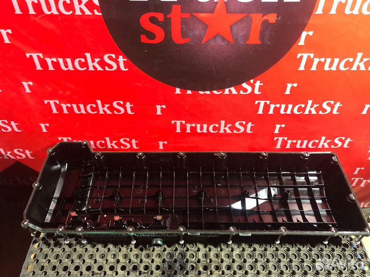 Крышка головки блока (клапанная) Volvo FH