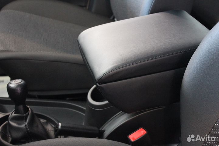 Подлокотник передний оригинальный