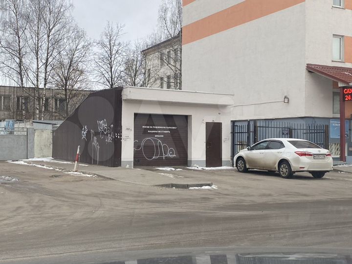 Машиноместо, > 30 м²