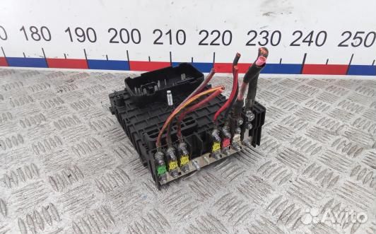 Блок предохранителей volkswagen passat B6 (SEA33M1