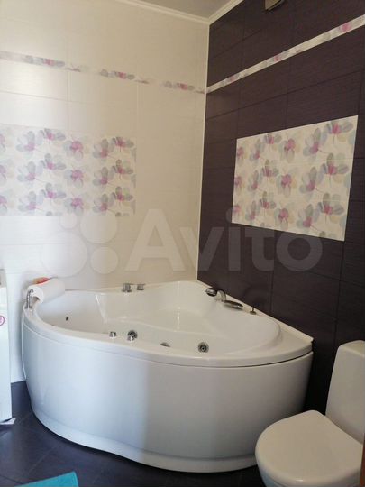 Коттедж 277 м² на участке 6 сот.