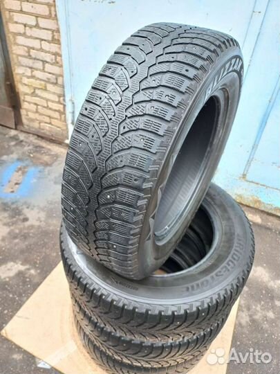 Bridgestone Blizzak Spike-01 235/65 R17